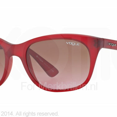 Vogue Zonnebril VO2743S 168314 Matte transparent Red