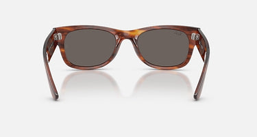 Ray-Ban Mega Wayfarer II RB0832S 954/B1 gestreept havana met donkergrijze glazen, achteraanzicht