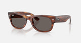 Ray-Ban Mega Wayfarer II RB0832S 954/B1 gestreept havana met donkergrijze glazen, schuin van voren