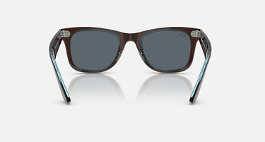 Ray-Ban Original Wayfarer RB2140 1446R5 bruin op transparant blauw, achteraanzicht