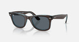 Ray-Ban Original Wayfarer RB2140 1446R5 bruin op transparant blauw, schuin vooraanzicht