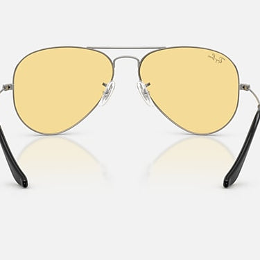 Ray-Ban Aviator RB3025 004/R6 staalgrijs met gele glazen, achteraanzicht