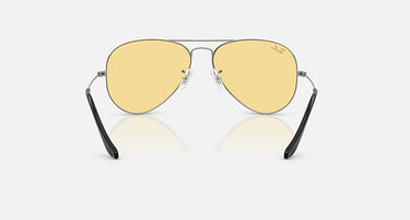 Ray-Ban Aviator RB3025 004/R6 staalgrijs met gele glazen, achteraanzicht