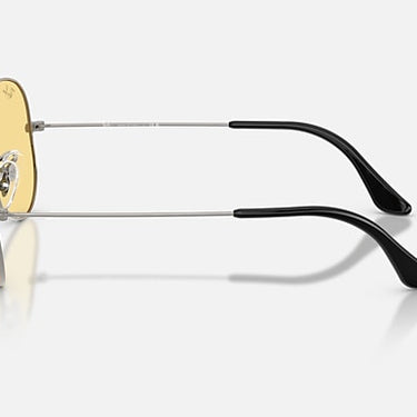 Ray-Ban Aviator RB3025 004/R6 staalgrijs met gele glazen, zijaanzicht