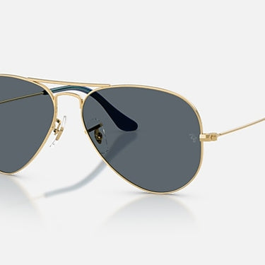 Ray-Ban Aviator RB3025 9278R5 goudkleurig met blauwe glazen, schuin van voren