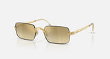 Ray-Ban RB3928 by A$AP Rocky 001/7I arista goud, glazen in bruin met kleurverloop en spiegelafwerking – schuin vooraanzicht