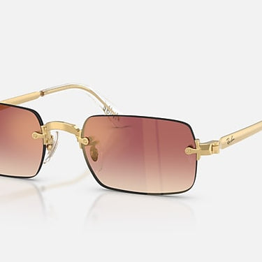 Ray-Ban RB3928 by A$AP Rocky 001/8H arista goud, glazen in helder met kleurverloop naar donkerviolet – schuin vooraanzicht