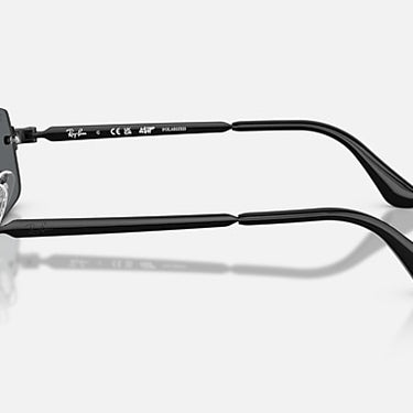 Ray-Ban RB3928 by A$AP Rocky 002/81 zwart, glazen in donkergrijs gepolariseerd – zijaanzicht