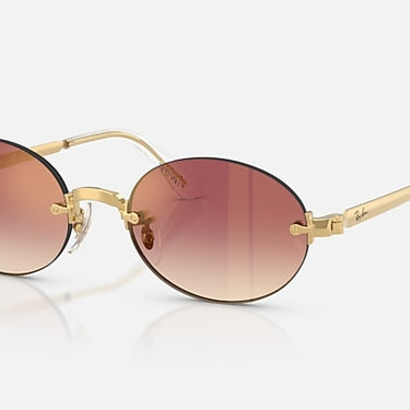 Ray-Ban RB3929 by A$AP Rocky 001/8H arista goud, glazen in helder met kleurverloop naar donkerviolet – schuin vooraanzicht