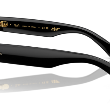 Ray-Ban RB0316S 6826J5 Mega Clubmaster zwart op goud – zijaanzicht