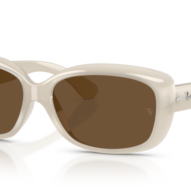 Ray-Ban RB4101 688753 Jackie Ohh mat opaal ivoor – schuin vooraanzicht