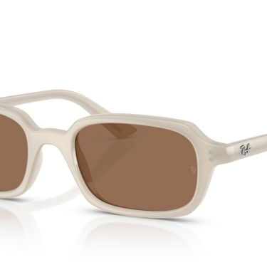 Ray-Ban Zuri RB4455 680873 warmwit – schuin vooraanzicht